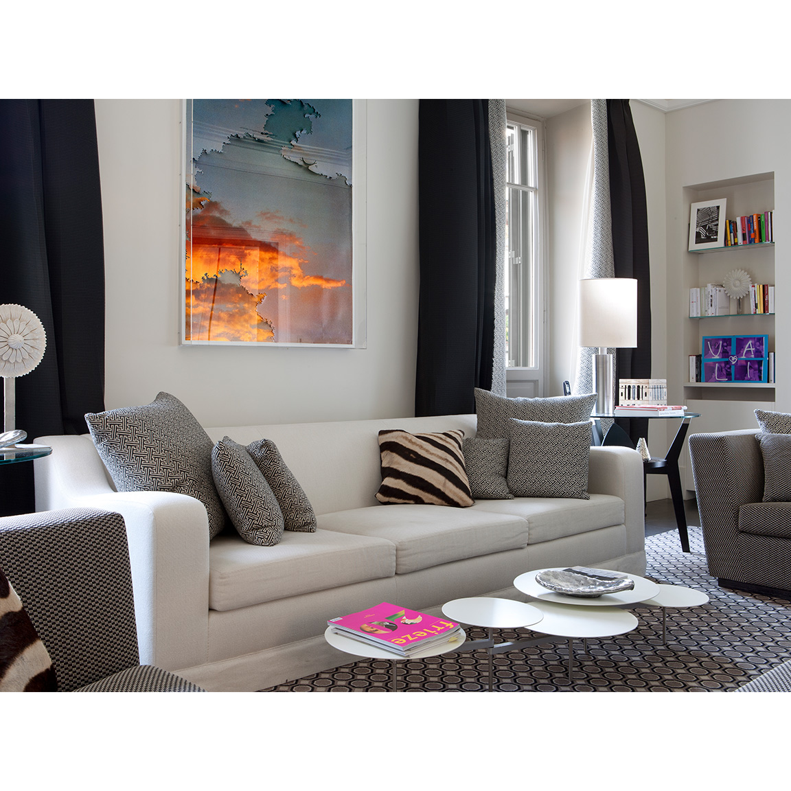 black and white scheme living room