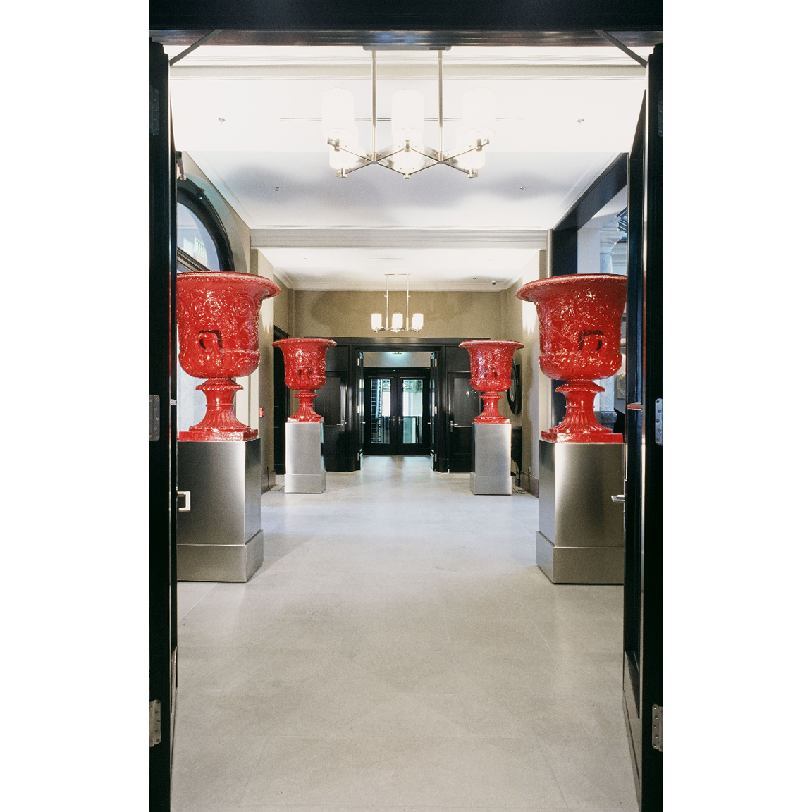 entrance hall - farnese vases - red enamelled terracotta